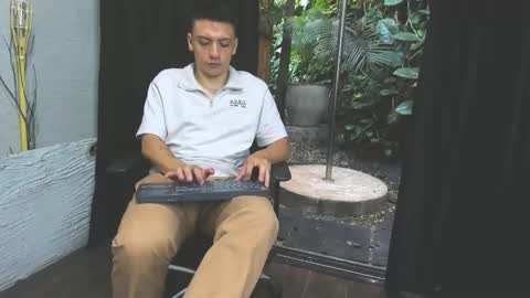 Snapshot of damianphill chatting on 01.17.25 Damian Phill online show from 01.17.25