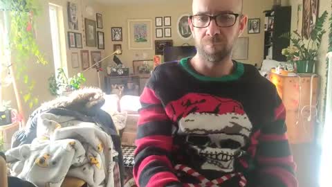 Snapshot of damien_mace chatting on 12.25.24 damien_mace online show from 12.25.24