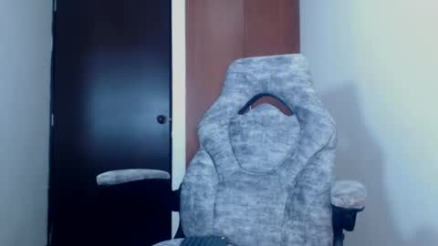 Snapshot of dammuscle chatting on 10.29.25 dammuscle online show from 10.29.25