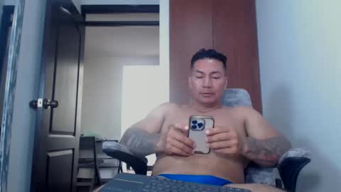 Snapshot of dammuscle chatting on 11.01.25 dammuscle online show from 11.01.25