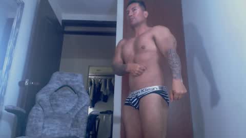 Snapshot of dammuscle chatting on 11.13.25 dammuscle online show from 11.13.25