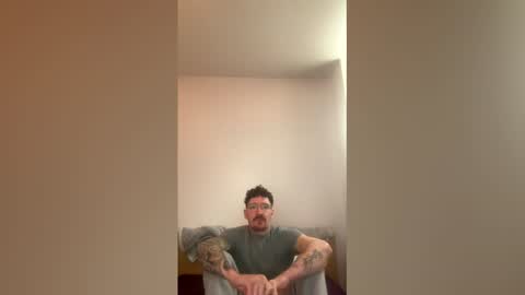 Snapshot of damo111694 chatting on 03.08.26 damo111694 online show from 03.08.26