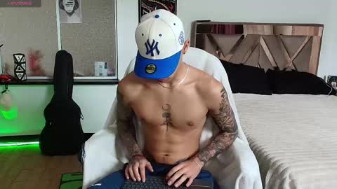 Snapshot of damon_333 chatting on 10.19.25 Damon online show from 10.19.25