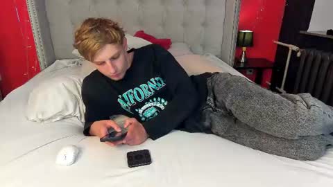 Snapshot of damonlux chatting on 06.21.26 Damon online show from 06.21.26