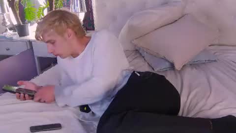 Snapshot of damonlux chatting on 07.03.26 Damon online show from 07.03.26