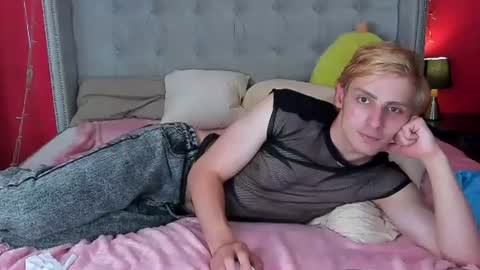 Snapshot of damonlux chatting on 07.08.26 Damon online show from 07.08.26