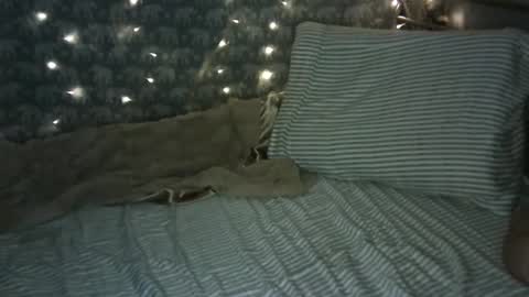 Snapshot of damsel_n_distress chatting on 03.08.25 Arya online show from 03.08.25