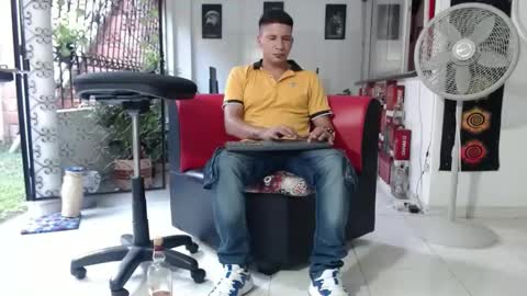 Snapshot of damyan_2003 chatting on 12.02.24 damyan_2003 online show from 12.02.24