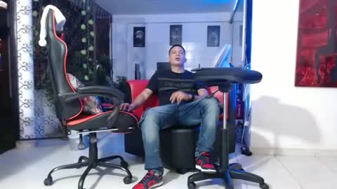 Snapshot of damyan_2003 chatting on 12.14.24 damyan_2003 online show from 12.14.24