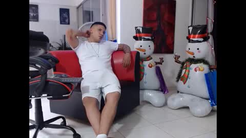 Snapshot of damyan_2003 chatting on 12.24.24 damyan_2003 online show from 12.24.24