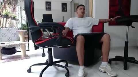 Snapshot of damyan_2003 chatting on 12.27.24 damyan_2003 online show from 12.27.24