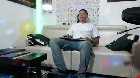 Snapshot of damyan_2003 chatting on 01.26.25 damyan_2003 online show from 01.26.25