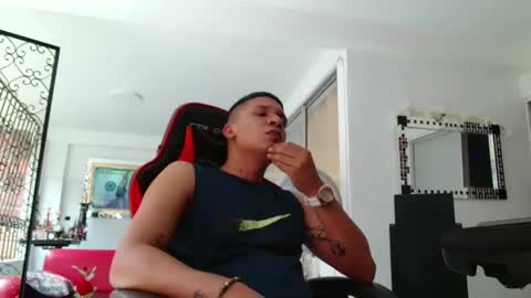 Snapshot of damyan_2003 chatting on 02.18.25 damyan_2003 online show from 02.18.25