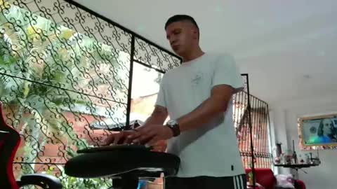 Snapshot of damyan_2003 chatting on 02.21.25 damyan_2003 online show from 02.21.25