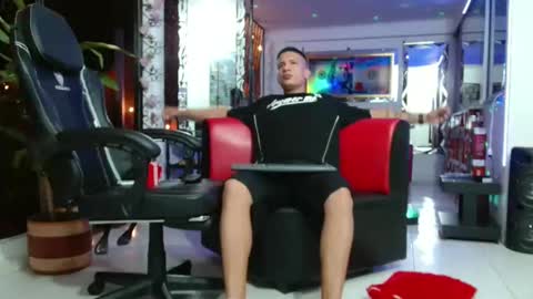 Snapshot of damyan_2003 chatting on 09.29.25 damyan_2003 online show from 09.29.25