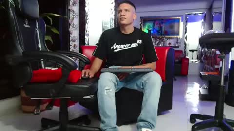 Snapshot of damyan_2003 chatting on 10.04.25 damyan_2003 online show from 10.04.25