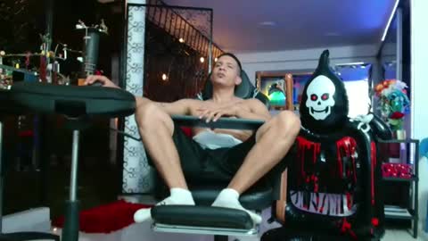 Snapshot of damyan_2003 chatting on 10.23.25 damyan_2003 online show from 10.23.25