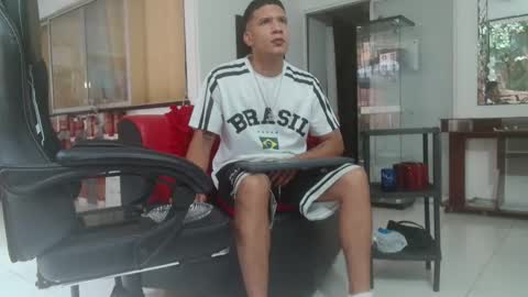 Snapshot of damyan_2003 chatting on 11.16.25 damyan_2003 online show from 11.16.25