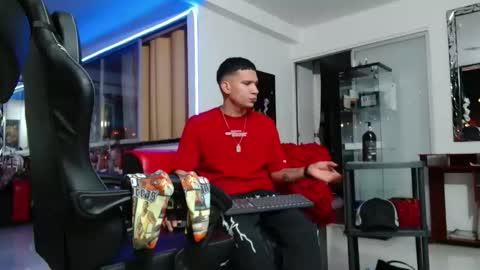 Snapshot of damyan_2003 chatting on 11.17.25 damyan_2003 online show from 11.17.25