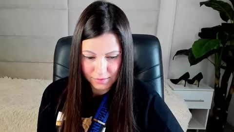 Snapshot of dana_dom chatting on 10.18.25 Dana Dom online show from 10.18.25