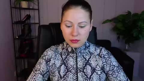 Dana Dom online show from 04.13.26