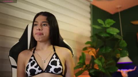 Snapshot of danaa_rouse chatting on 10.21.25 danaa_rouse online show from 10.21.25