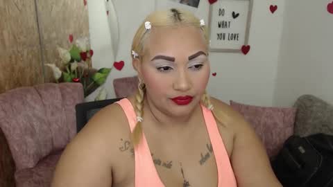 Snapshot of danalaleska chatting on 10.30.25 danalaleska online show from 10.30.25