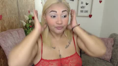 Snapshot of danalaleska chatting on 11.08.25 danalaleska online show from 11.08.25