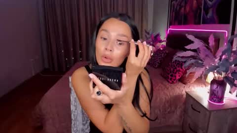 Snapshot of danamiers chatting on 10.13.25 DanaMiers online show from 10.13.25