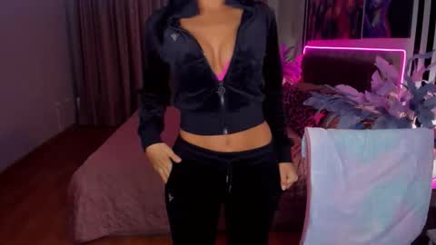 Snapshot of danamiers chatting on 11.08.25 DanaMiers online show from 11.08.25