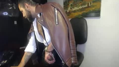 Snapshot of danbury44 chatting on 10.17.25 danbury online show from 10.17.25