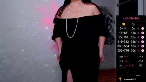 Snapshot of dandelionynyyy chatting on 11.20.25 Edel online show from 11.20.25