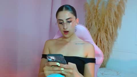 Danella Houston online show from 04.10.26