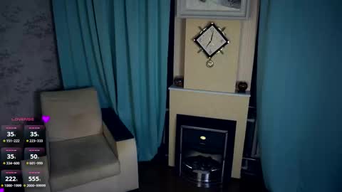 Snapshot of danettecastlen chatting on 10.19.25 Astrid online show from 10.19.25