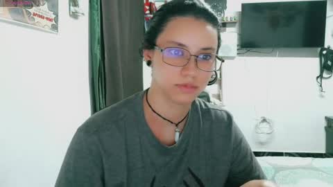 Snapshot of dani_jocelyn chatting on 05.27.26 dani y jocelyn online show from 05.27.26