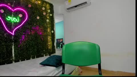 Snapshot of dani_lue chatting on 12.02.24 dani_lue online show from 12.02.24