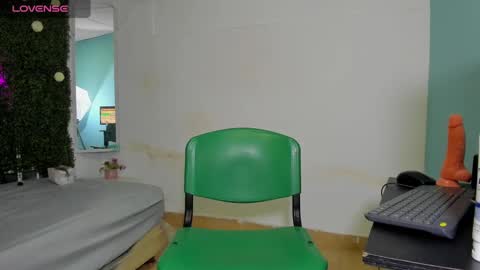 Snapshot of dani_lue chatting on 12.15.24 dani_lue online show from 12.15.24