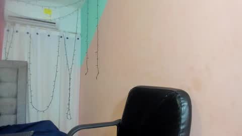 Snapshot of dani_lue chatting on 01.24.25 dani_lue online show from 01.24.25