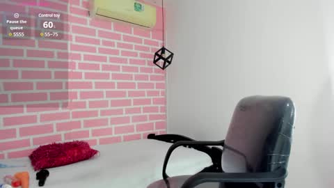 Snapshot of dani_lue chatting on 02.12.25 dani_lue online show from 02.12.25