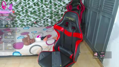 Snapshot of dani_lue chatting on 10.13.25 dani_lue online show from 10.13.25