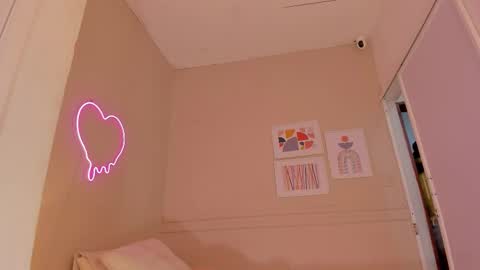 Snapshot of dani_skinny_ chatting on 11.10.25 Hi I am Dani online show from 11.10.25