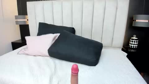 Snapshot of dania_moore_ chatting on 02.13.26 JANE online show from 02.13.26