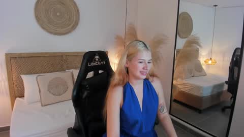 D A N I A online show from 09.30.25