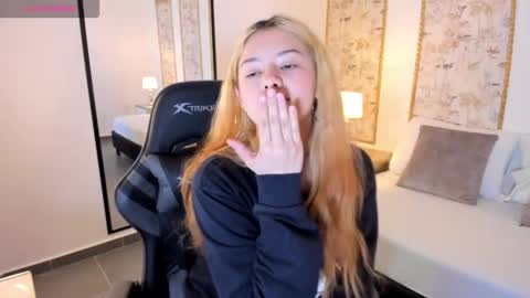 D A N I A online show from 11.05.25