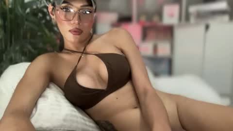 Snapshot of danica_walton chatting on 01.08.25 danica_walton online show from 01.08.25