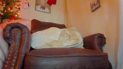 Snapshot of danidollxxx chatting on 11.11.25 danidollxxx online show from 11.11.25