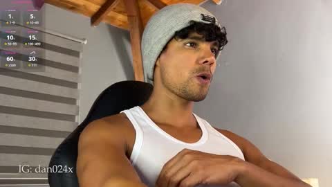 Snapshot of daniel0910s chatting on 12.01.25 Daniel online show from 12.01.25