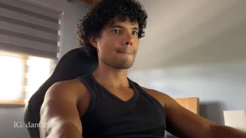 Snapshot of daniel0910s chatting on 12.18.25 Daniel online show from 12.18.25