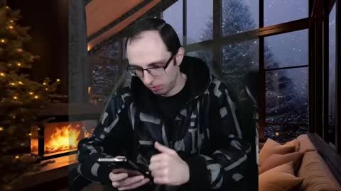 Snapshot of daniel9121 chatting on 12.19.24 Daniel9121 online show from 12.19.24