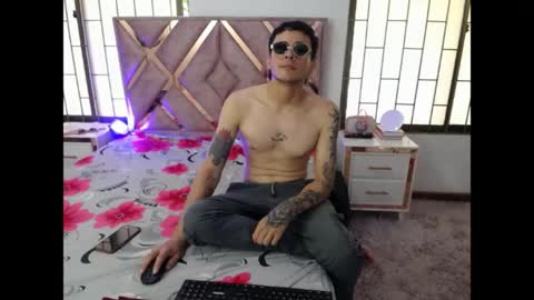 Snapshot of daniel_velez26 chatting on 04.30.26 daniel_velez26 online show from 04.30.26